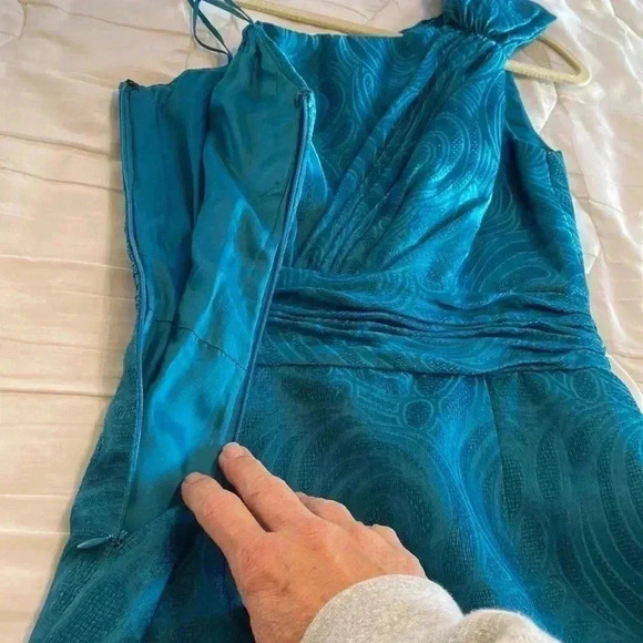 Theia 100% Silk Off Shoulder Green Prom Cocktail Formal Resort Dress, Size 4. - Picture 6 of 15